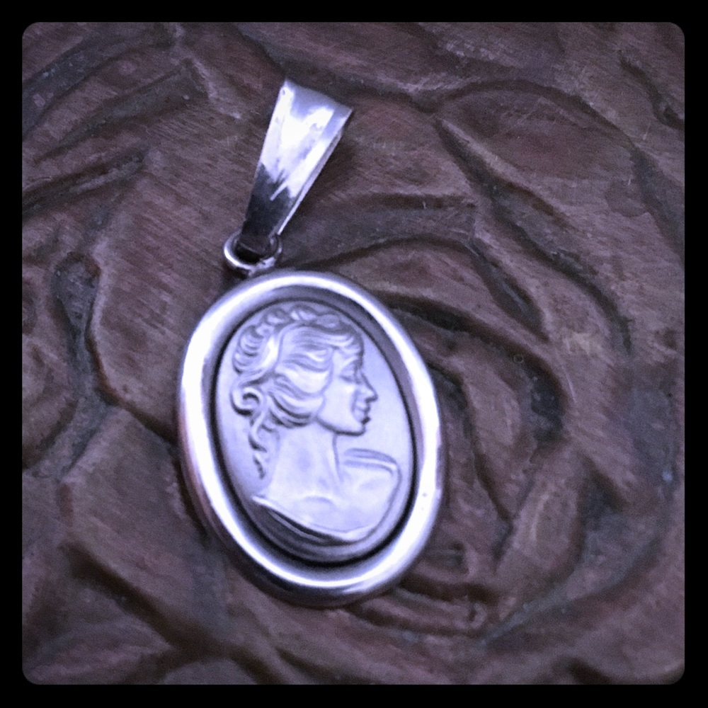 14k white gold pendant